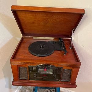 COPY - Crosley Lancaster Record Player